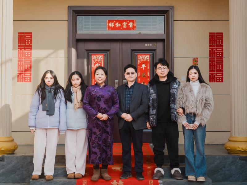 戚玉玲家庭.jpg 戚玉玲家庭.jpg